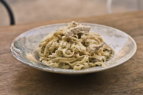 Chicken Alfredo pasta photo